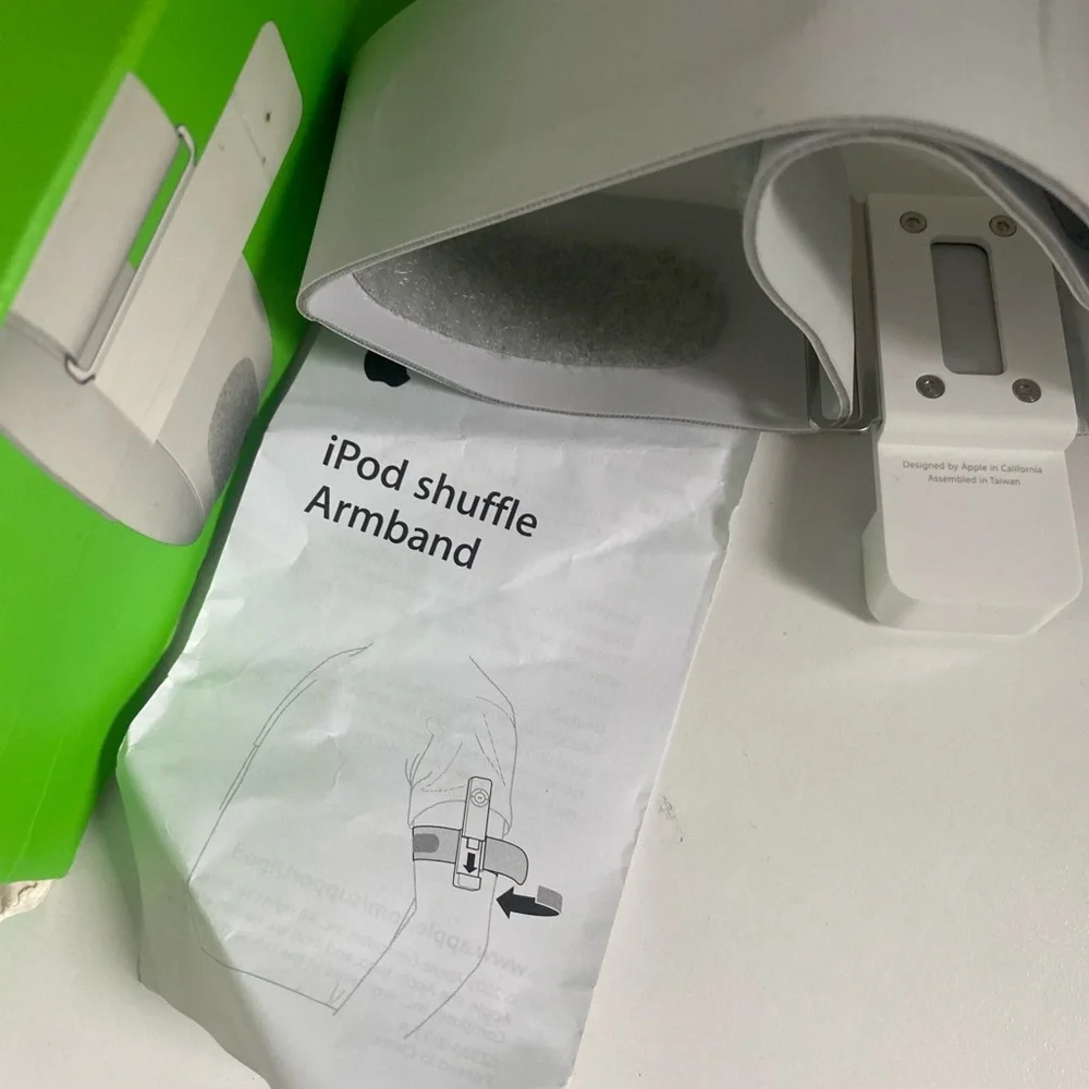 Apple White Armband with Green Box